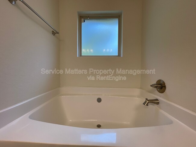 Building Photo - 5153 Peach Dr
