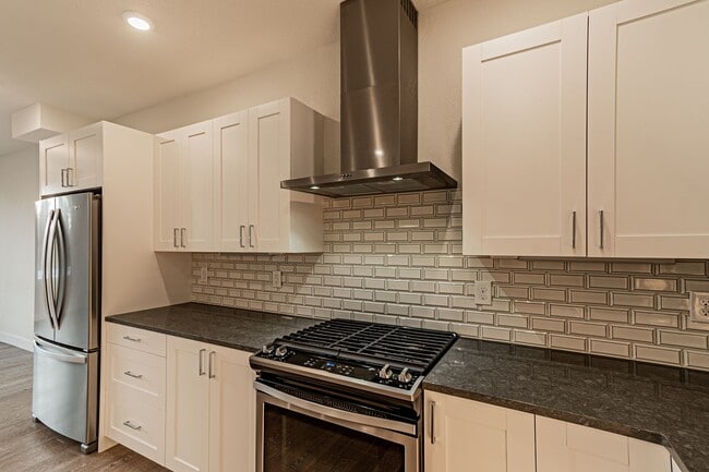 Building Photo - Newer Build 2 Bedroom, 4 Bathroom Jefferson Park Townhome