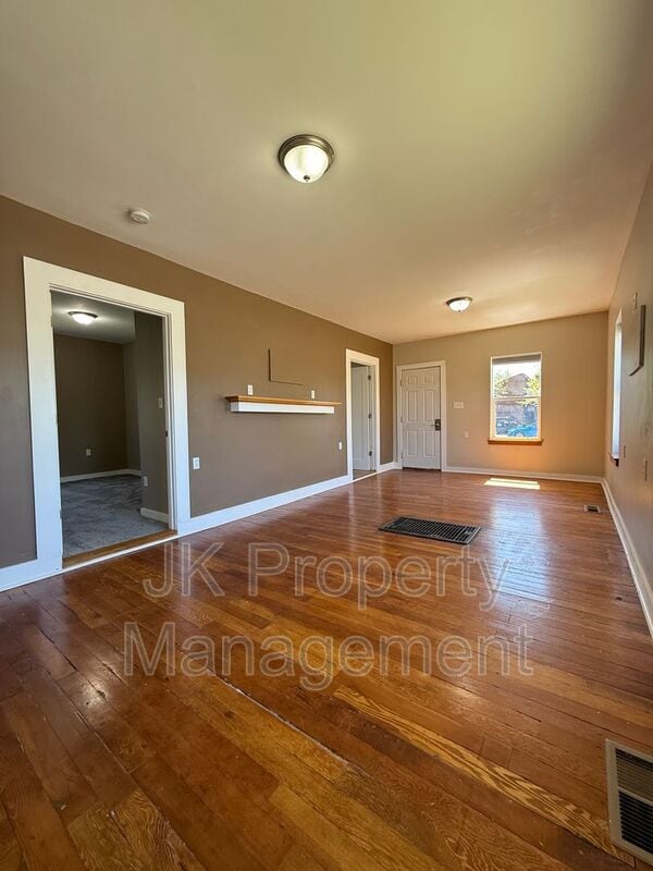 Building Photo - 701 8th Ave S