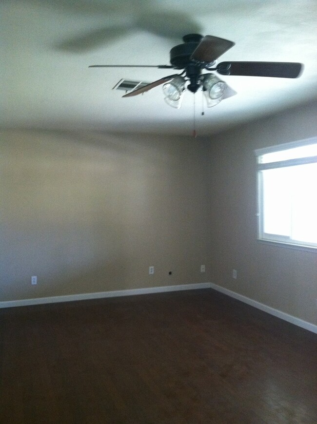 Primary Photo - 3 Bedroom Home in Northwest Visalia off of...