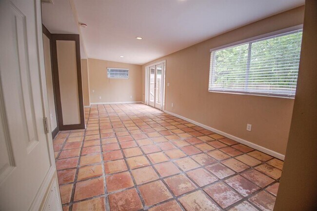 Building Photo - 1608 Boyd Ln
