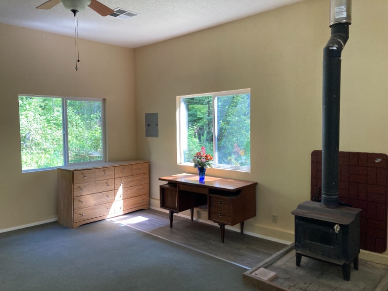 Building Photo - 90 Whittier Ln