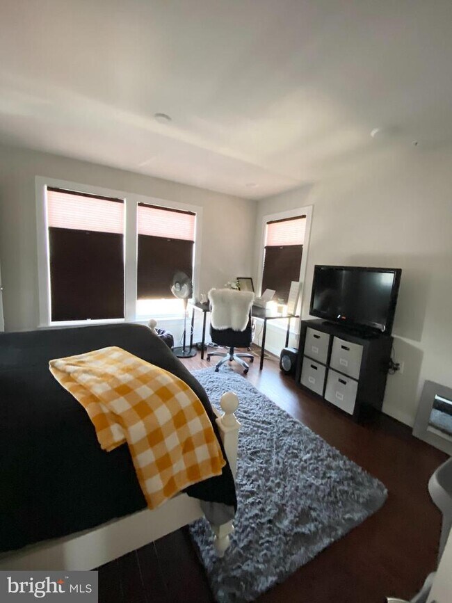 Building Photo - 13348 Sherwood Park Ln