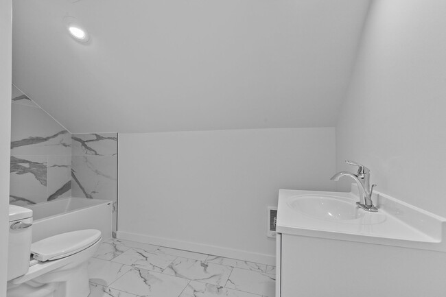 Building Photo - 4bd/2.75ba Seattle Home