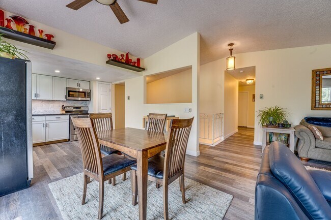 Building Photo - Beautiful 5 bed, 3 Bath House in Central Fort Collins!