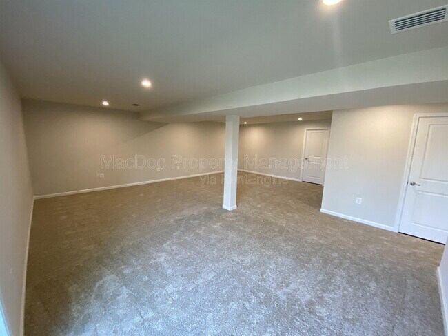 Building Photo - 1226 City View Ln