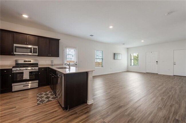 Building Photo - 5920 Eden Dr