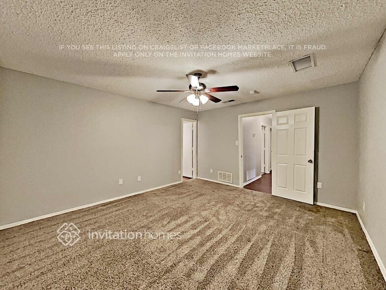 Building Photo - 2206 Cedarcrest Dr