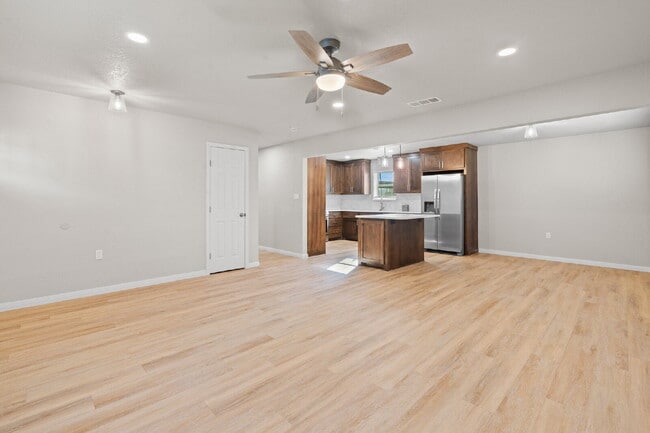 Building Photo - 3 Bed, 2 Bath Duplex (3rd bed is detached)