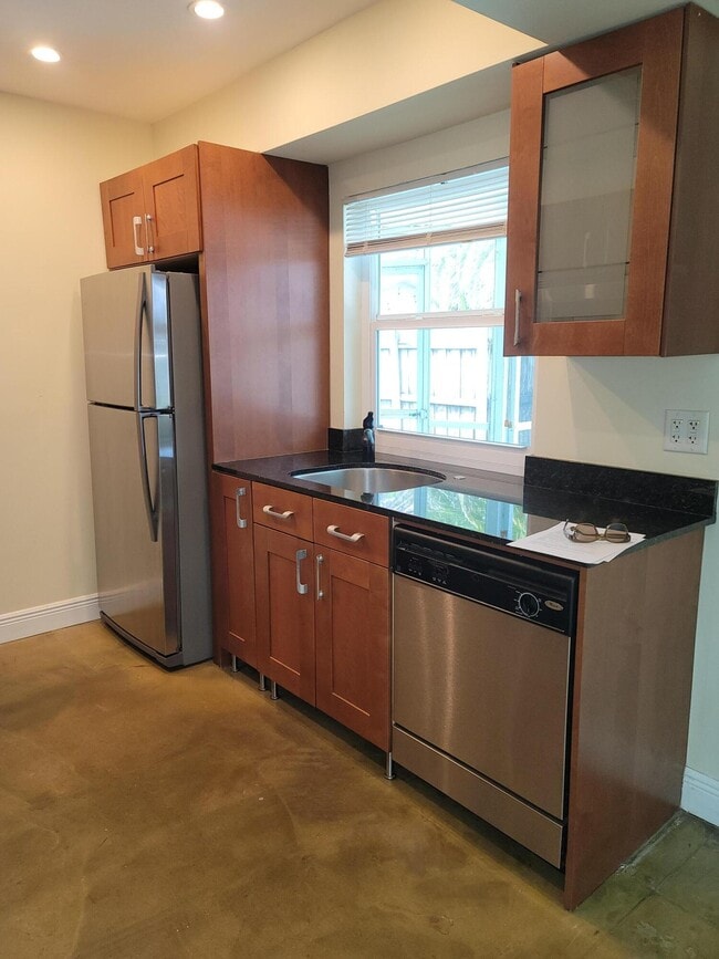 Building Photo - 1680 NE 34th Lane B Oakland Park Fl 33334