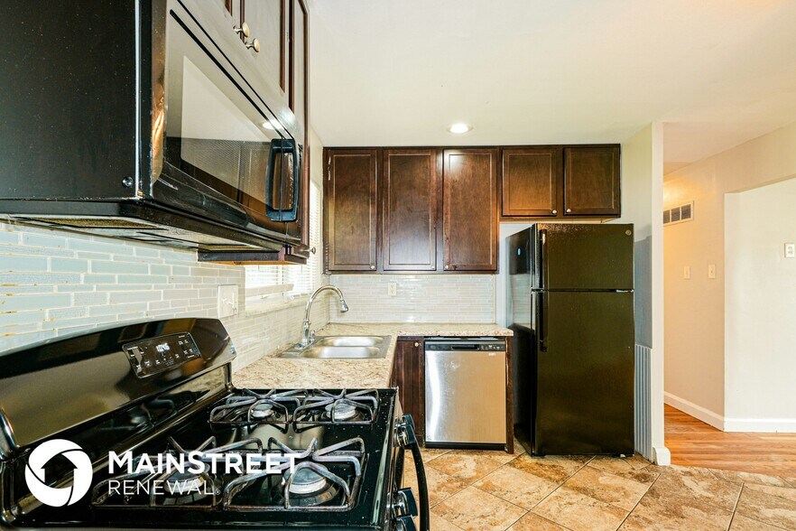 Building Photo - 725 Bellarmine Ln