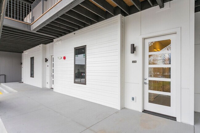 Building Photo - 415 Merritt Ave
