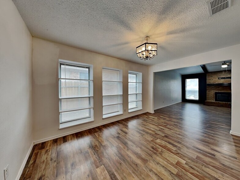 Building Photo - 5106 Woodmeadow Dr