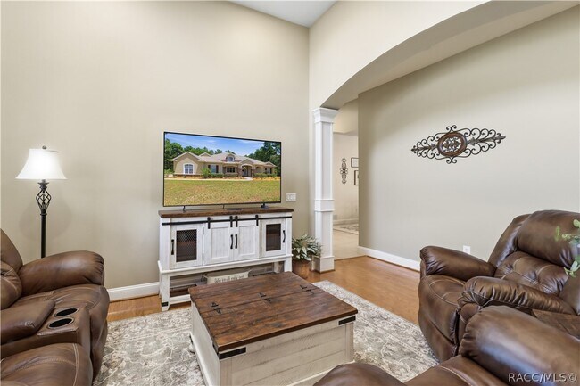 Building Photo - 3759 N Boxelder Way