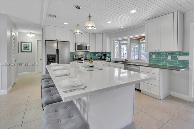 Building Photo - 222 SE 11th Ct