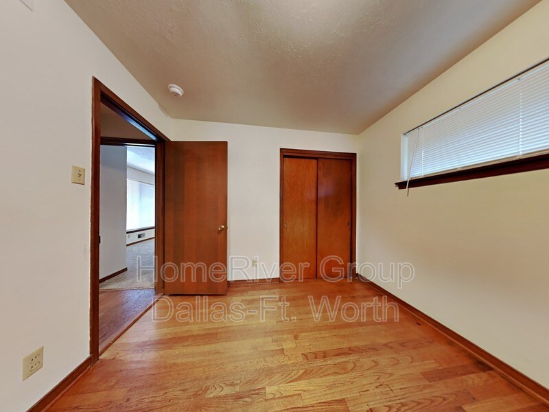 Building Photo - 1216 Glen Cove Dr