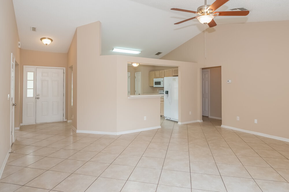 Building Photo - 8137 Leafcrest Dr