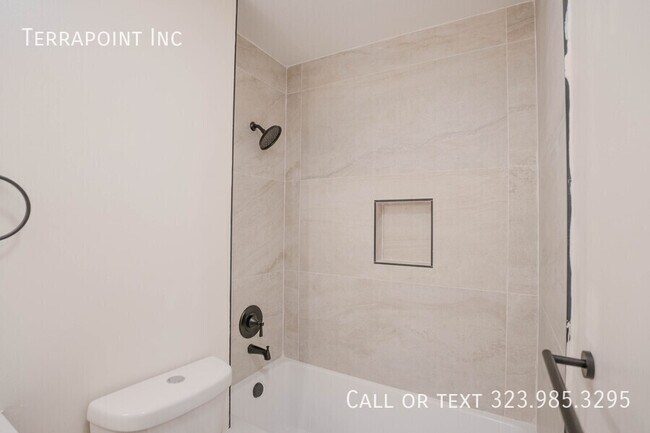 Building Photo - 825 W 167th St