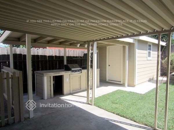 Building Photo - 160 Lakehurst Dr