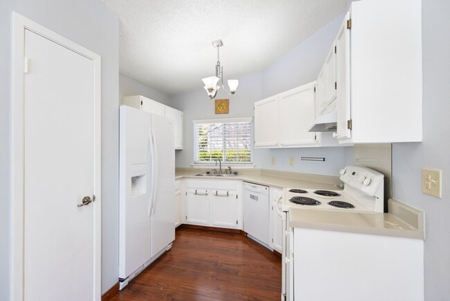 Building Photo - 9929 Village Briar