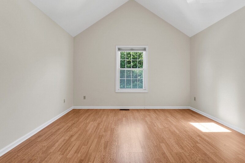 Building Photo - 62 Manorwood Dr