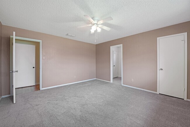 Building Photo - 807 Seacliff Dr