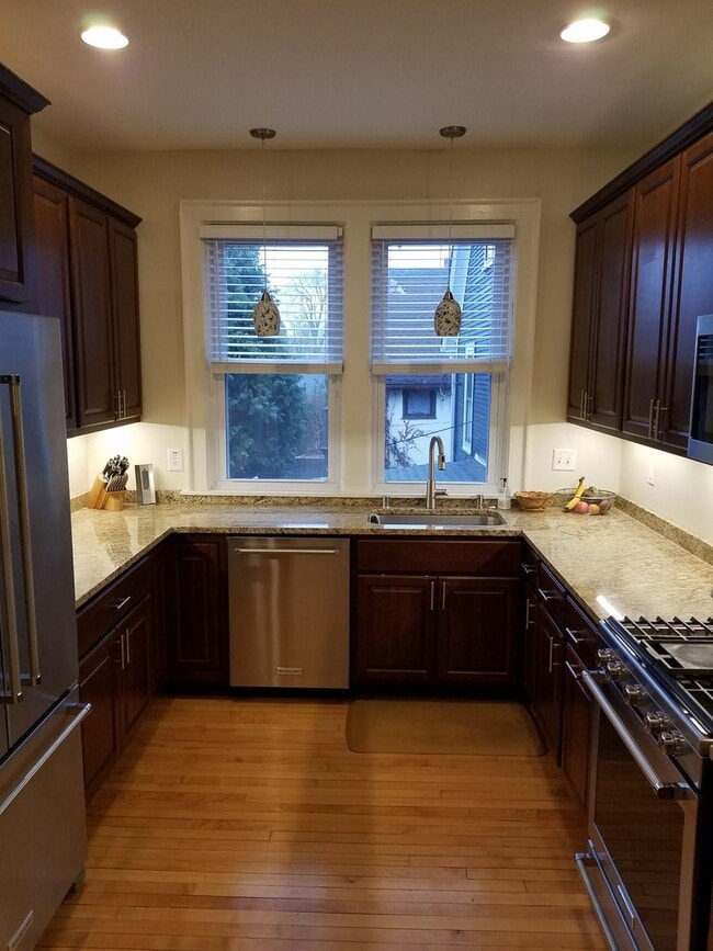 Building Photo - 3272 N Hackett Ave