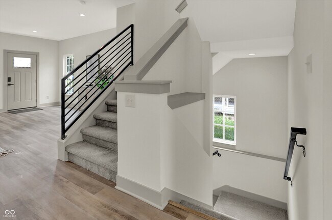 Building Photo - 220 Sanders St