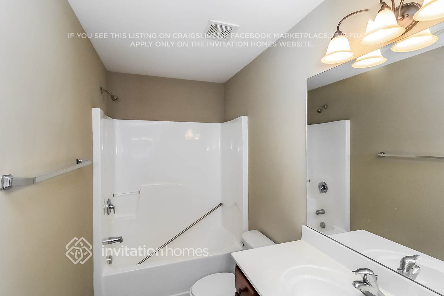 Building Photo - 2055 Hydrangea Ln