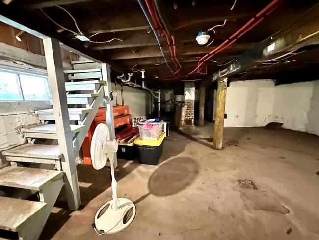 Building Photo - AVAILABLE JUNE - Updated 4 Bed 1 Bath