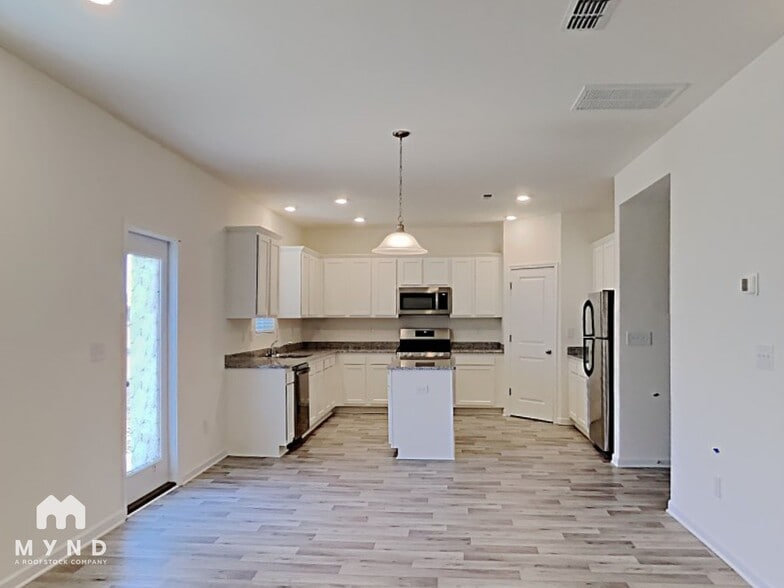 Building Photo - 354 Rayland St