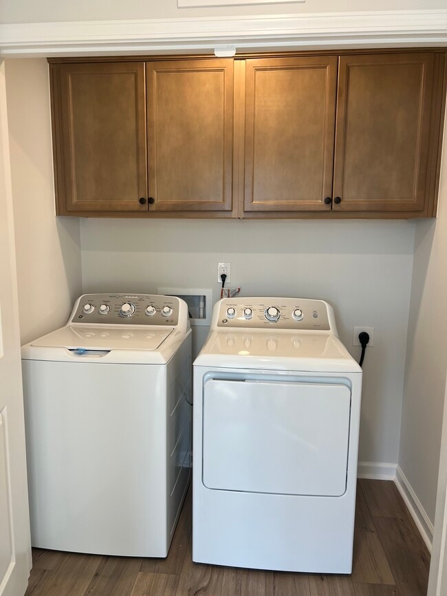 Building Photo - 375 Chesapeake Cmns St