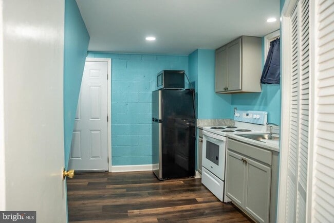 Building Photo - 6304 Somerset Rd