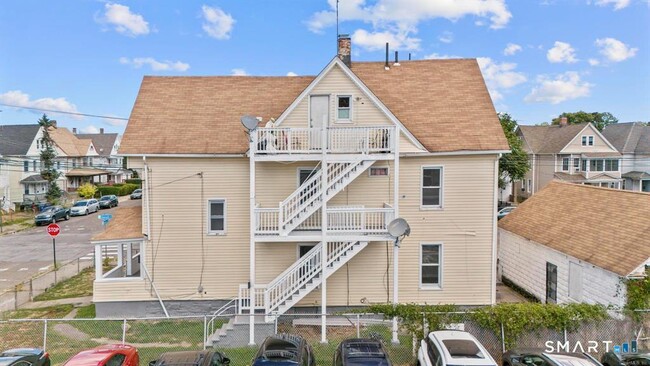 Building Photo - 725 Beechwood Ave