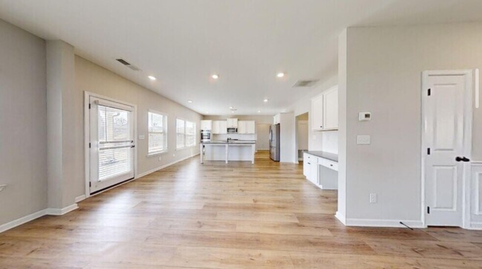 Kitchen - 2101 Forrest Cv
