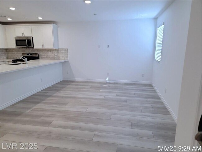 Building Photo - BRAND NEW 3 BED, 2.5 BATH TOWNHOME IN NW L...