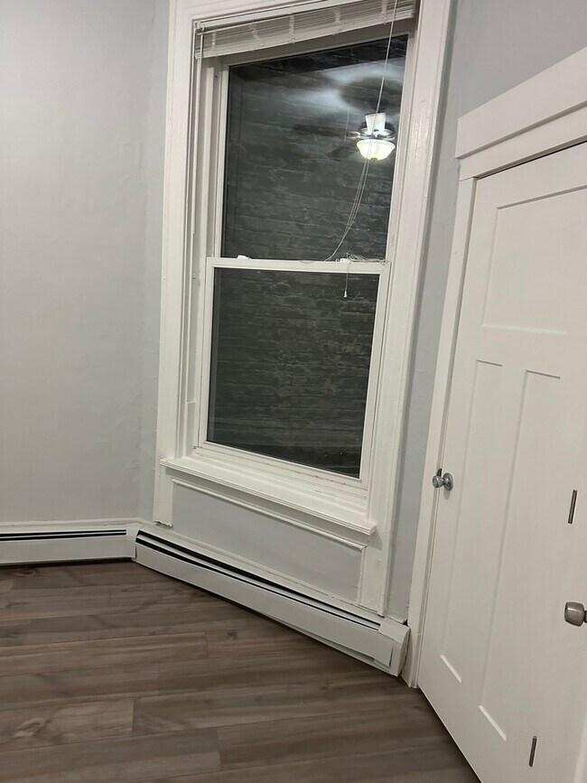 Building Photo - 1133 N State St