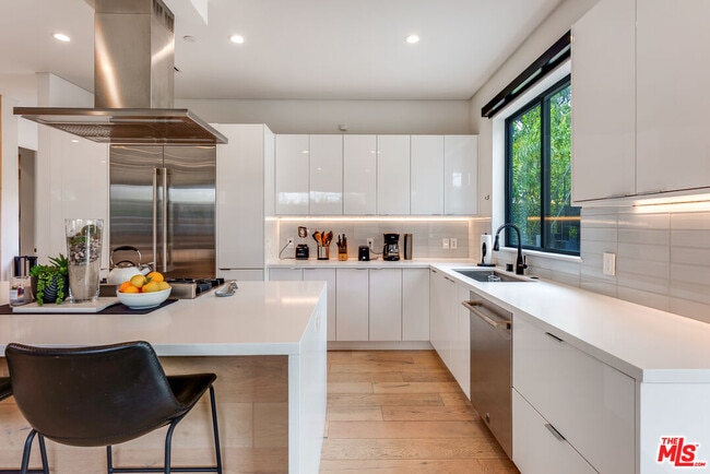 Building Photo - 18589 Linnet St