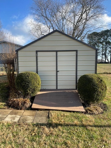 Building Photo - 3840 Forestview Dr NW