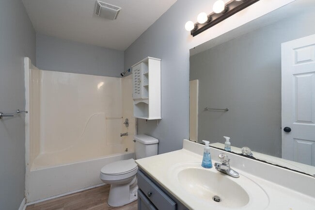Building Photo - 113 Crestview Dr
