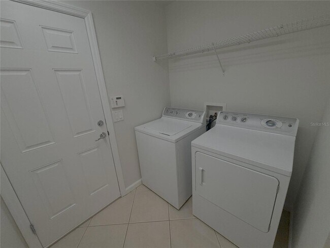 Building Photo - 4194 SW 47th Ct