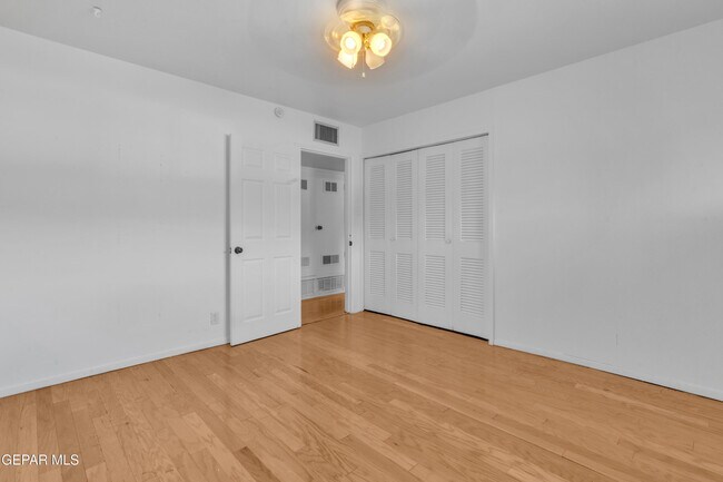 Building Photo - 4200 Wallington Dr