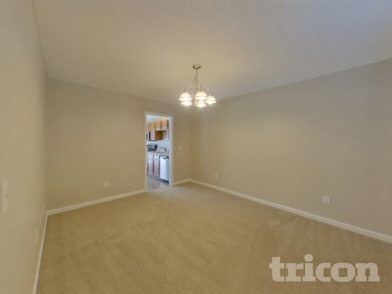 Building Photo - 500 Gingerbread Ct S