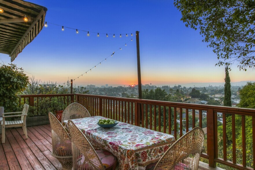 Building Photo - 1563 Lucretia Ave