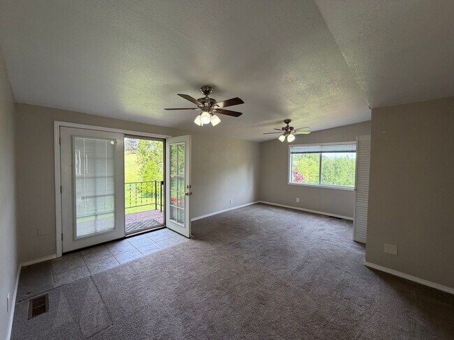 Building Photo - Rare 3-Acre 3BR Home in South Salem – Shops, Workspace & Greenhouses