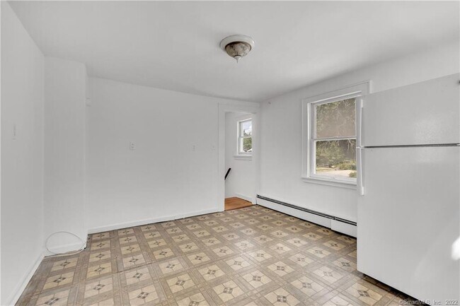 Building Photo - 11 Hallmark Pl