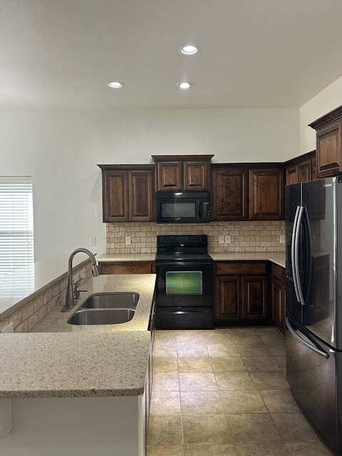Building Photo - 2828 NW 184th St