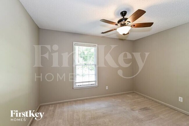 Building Photo - 1217 Pin Pointe Dr