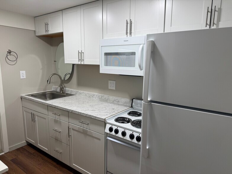 Building Photo - 130 Fairway Ave