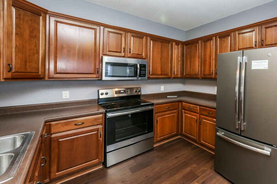 Building Photo - 9918 White Poplar Dr